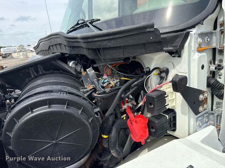 image for item EG5895 2008 International Workstar 7400 Crew Cab utility / service truck