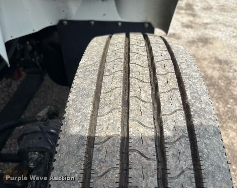 image for item EG5895 2008 International Workstar 7400 Crew Cab utility / service truck