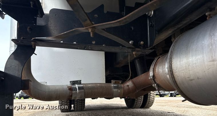 image for item EG5895 2008 International Workstar 7400 Crew Cab utility / service truck