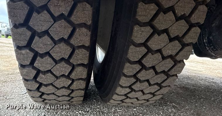 image for item EG5895 2008 International Workstar 7400 Crew Cab utility / service truck