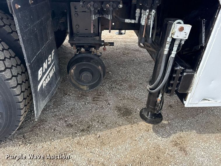 image for item EG5895 2008 International Workstar 7400 Crew Cab utility / service truck