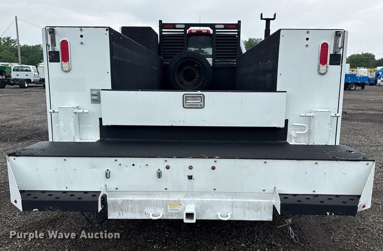 image for item EG5914 2019 Chevrolet Silverado 4500HD Crew Cab utility / service truck