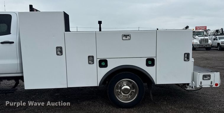 image for item EG5914 2019 Chevrolet Silverado 4500HD Crew Cab utility / service truck