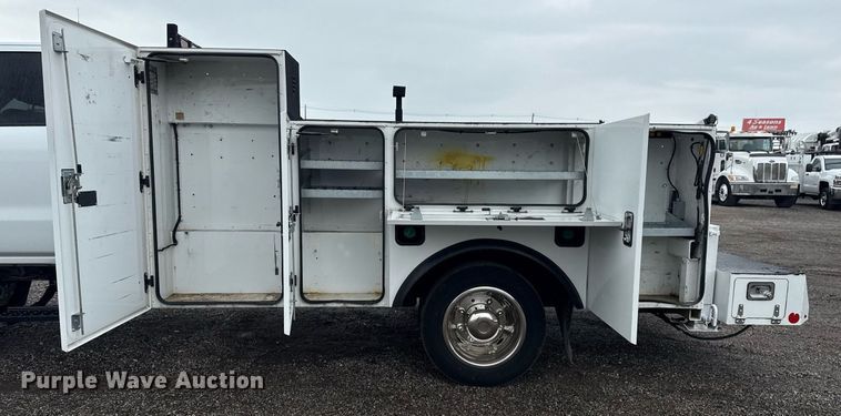 image for item EG5914 2019 Chevrolet Silverado 4500HD Crew Cab utility / service truck