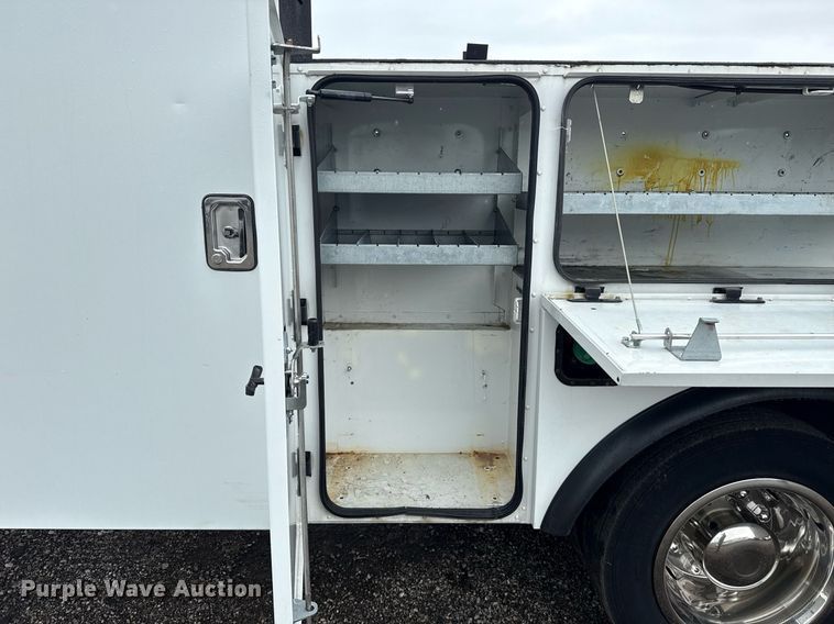 image for item EG5914 2019 Chevrolet Silverado 4500HD Crew Cab utility / service truck