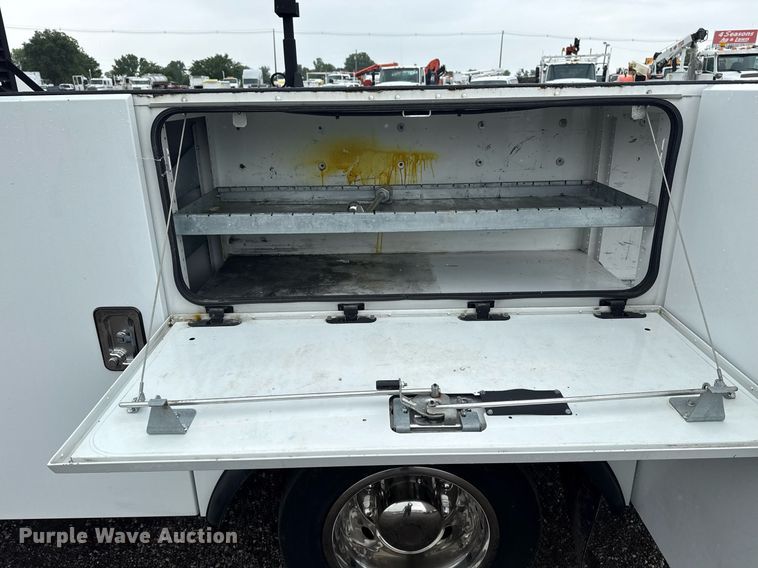 image for item EG5914 2019 Chevrolet Silverado 4500HD Crew Cab utility / service truck