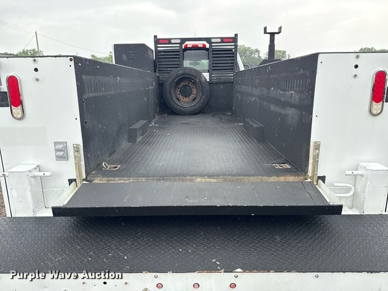 image for item EG5914 2019 Chevrolet Silverado 4500HD Crew Cab utility / service truck