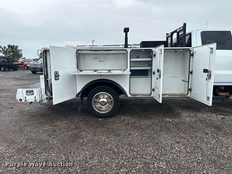 image for item EG5914 2019 Chevrolet Silverado 4500HD Crew Cab utility / service truck