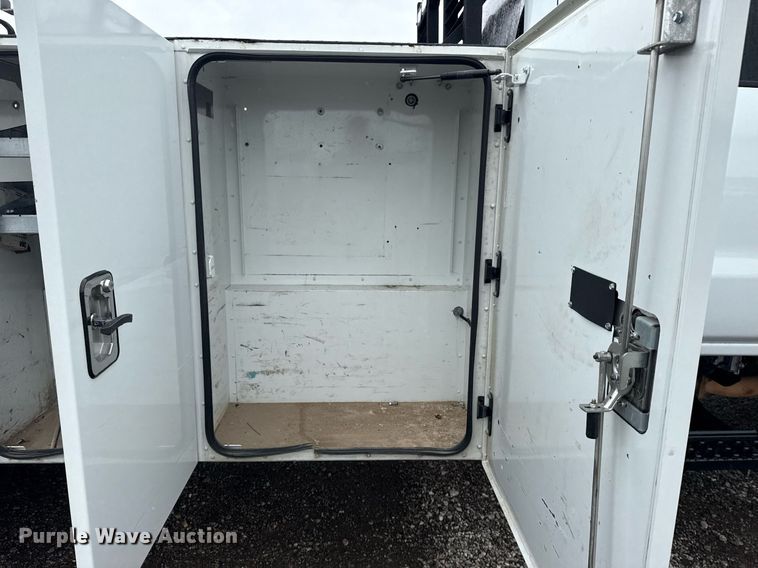 image for item EG5914 2019 Chevrolet Silverado 4500HD Crew Cab utility / service truck