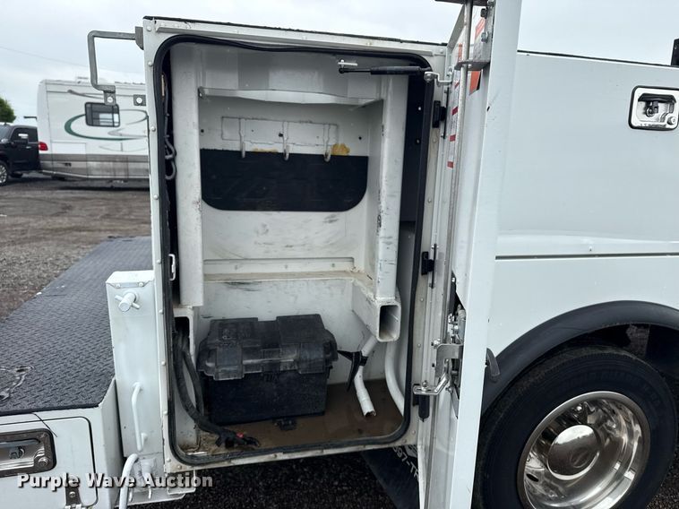 image for item EG5914 2019 Chevrolet Silverado 4500HD Crew Cab utility / service truck