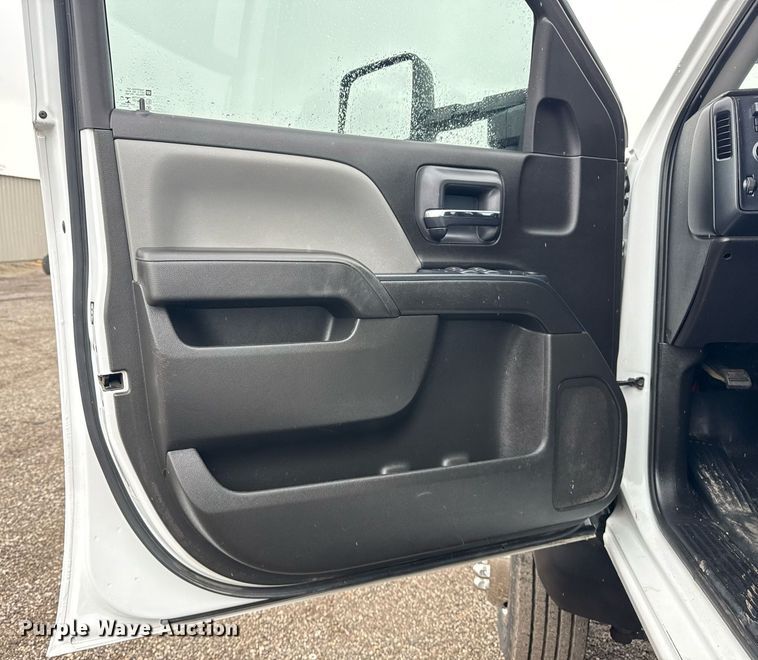 image for item EG5914 2019 Chevrolet Silverado 4500HD Crew Cab utility / service truck