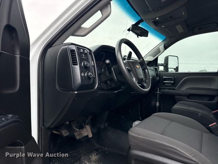 image for item EG5914 2019 Chevrolet Silverado 4500HD Crew Cab utility / service truck