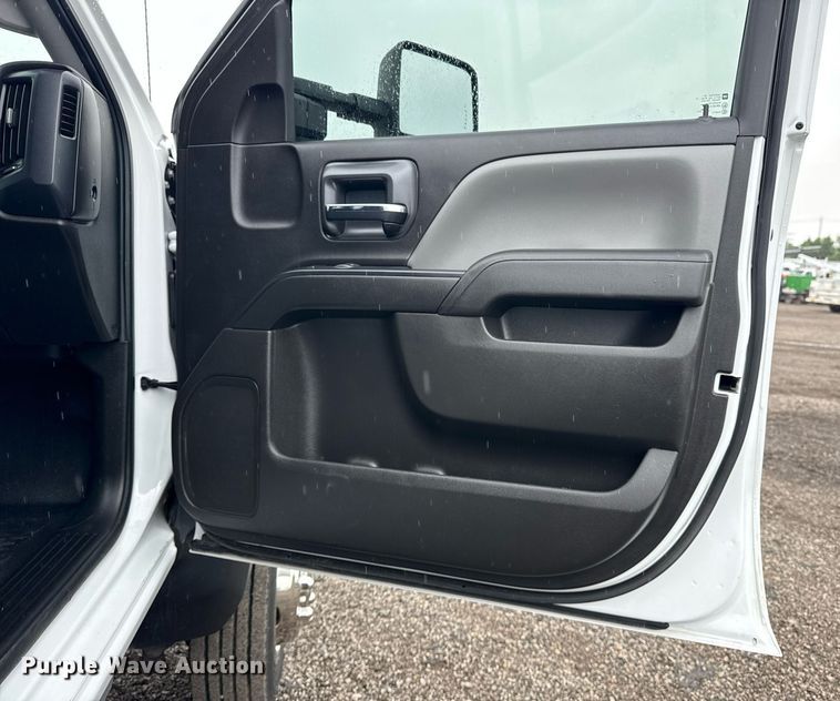 image for item EG5914 2019 Chevrolet Silverado 4500HD Crew Cab utility / service truck