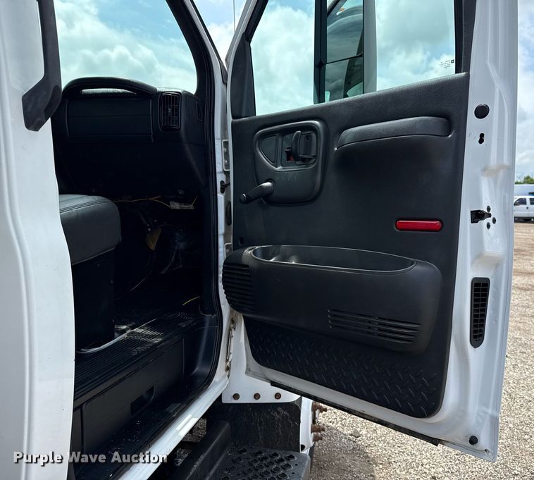 image for item EG5929 2007 GMC C4500 dump truck