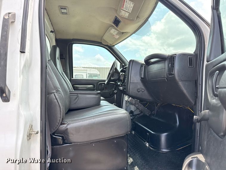 image for item EG5929 2007 GMC C4500 dump truck