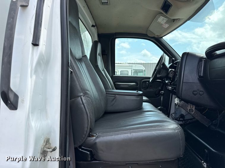 image for item EG5929 2007 GMC C4500 dump truck