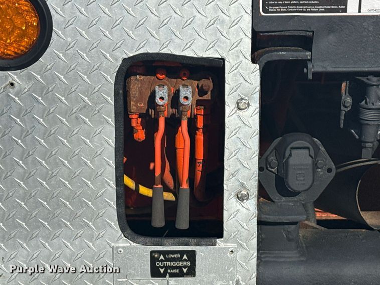 image for item EG5932 2011 International 7500 Ext. Cab digger derrick truck