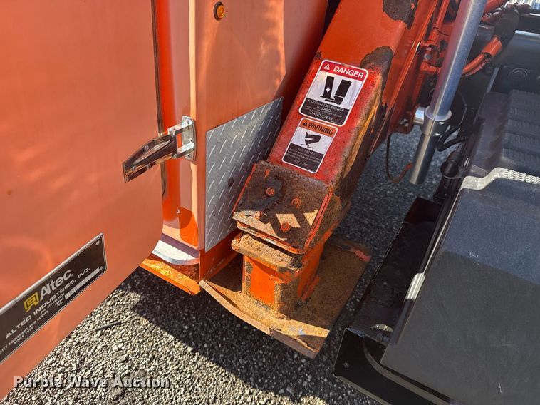 image for item EG5932 2011 International 7500 Ext. Cab digger derrick truck