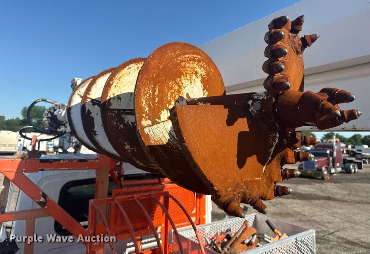 image for item EG5932 2011 International 7500 Ext. Cab digger derrick truck