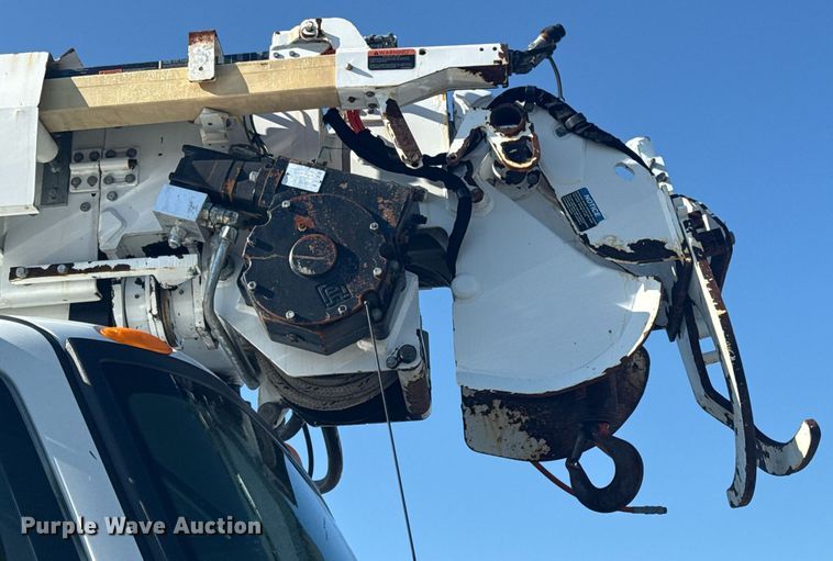 image for item EG5932 2011 International 7500 Ext. Cab digger derrick truck