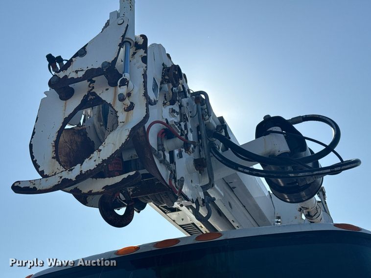 image for item EG5932 2011 International 7500 Ext. Cab digger derrick truck