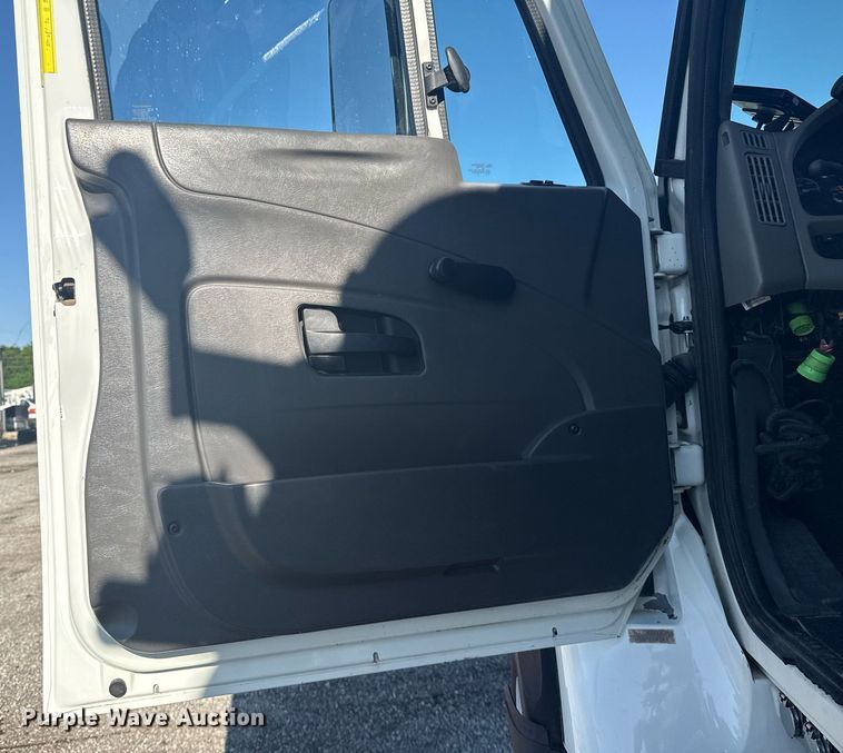 image for item EG5932 2011 International 7500 Ext. Cab digger derrick truck