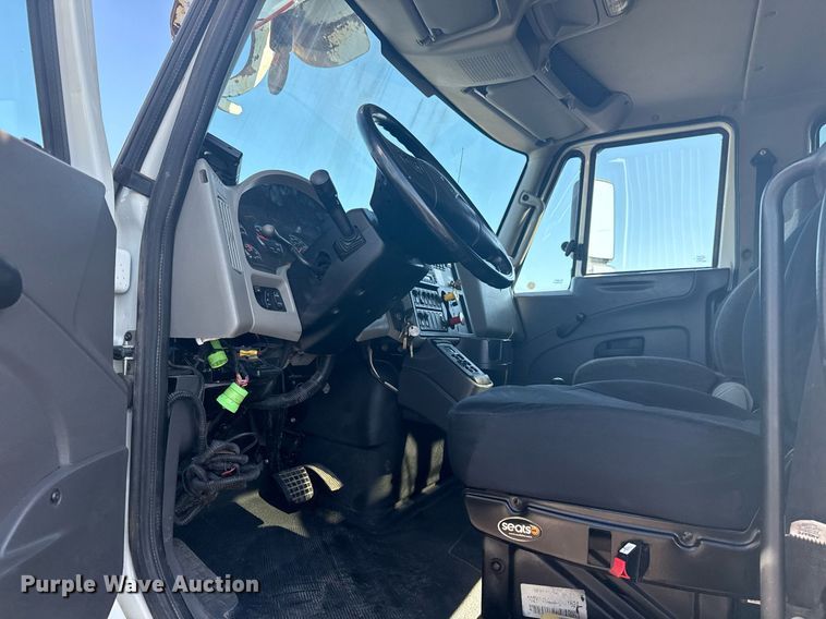 image for item EG5932 2011 International 7500 Ext. Cab digger derrick truck