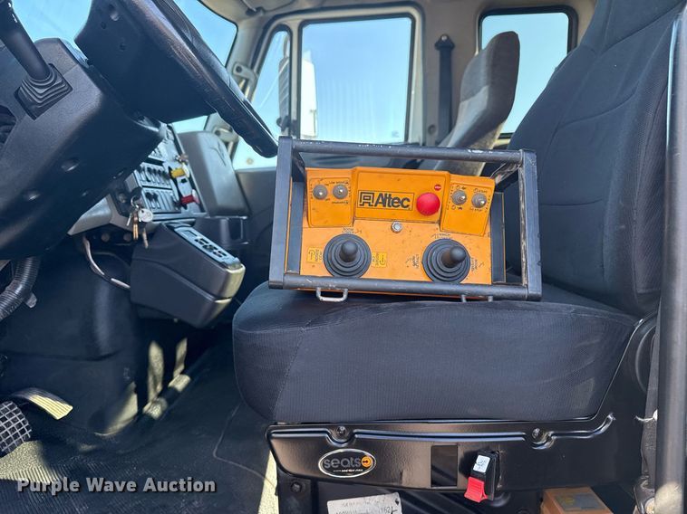 image for item EG5932 2011 International 7500 Ext. Cab digger derrick truck