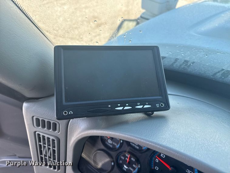 image for item EG5932 2011 International 7500 Ext. Cab digger derrick truck