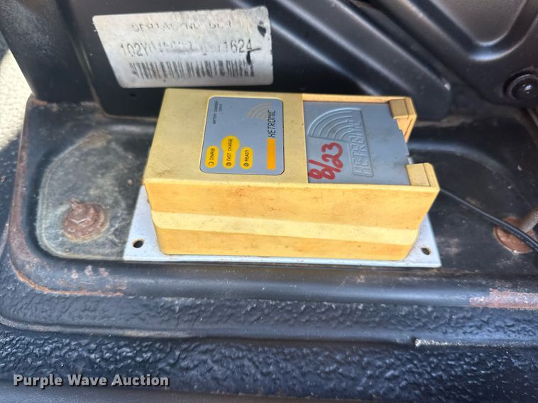 image for item EG5932 2011 International 7500 Ext. Cab digger derrick truck