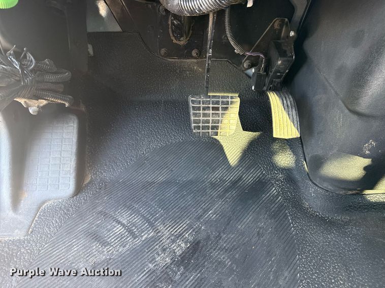 image for item EG5932 2011 International 7500 Ext. Cab digger derrick truck