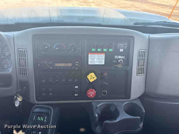 image for item EG5932 2011 International 7500 Ext. Cab digger derrick truck