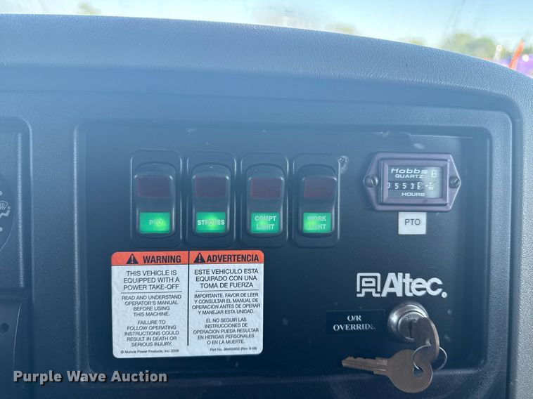 image for item EG5932 2011 International 7500 Ext. Cab digger derrick truck