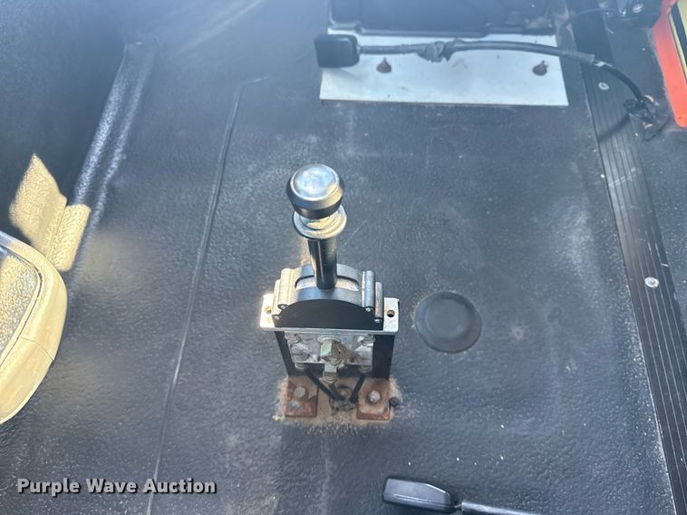 image for item EG5932 2011 International 7500 Ext. Cab digger derrick truck