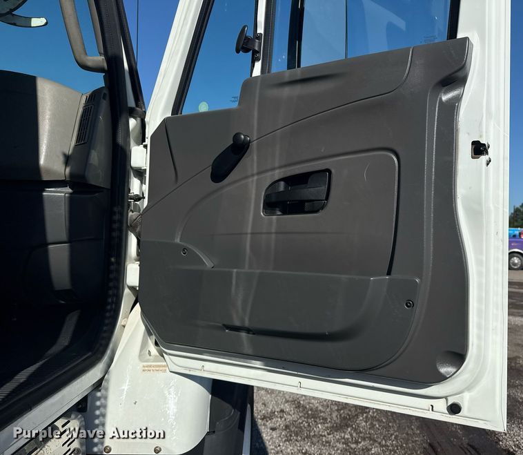 image for item EG5932 2011 International 7500 Ext. Cab digger derrick truck