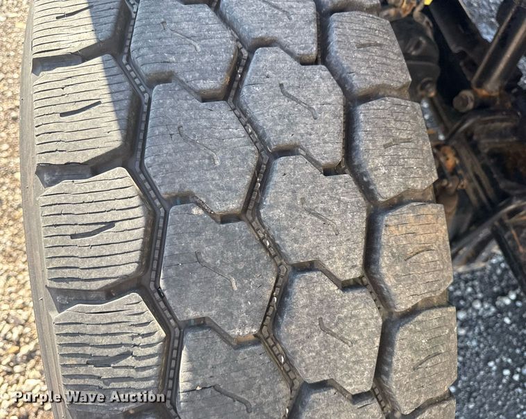 image for item EG5932 2011 International 7500 Ext. Cab digger derrick truck