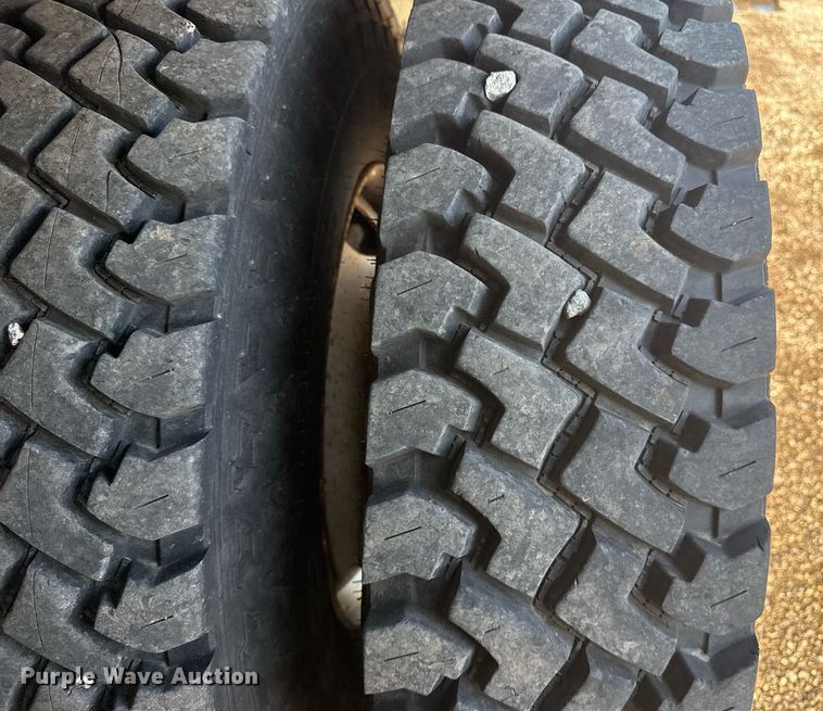 image for item EG5932 2011 International 7500 Ext. Cab digger derrick truck