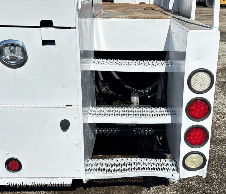 image for item EG5933 2006 Freightliner Business Class M2 Crew Cab utility / service truck