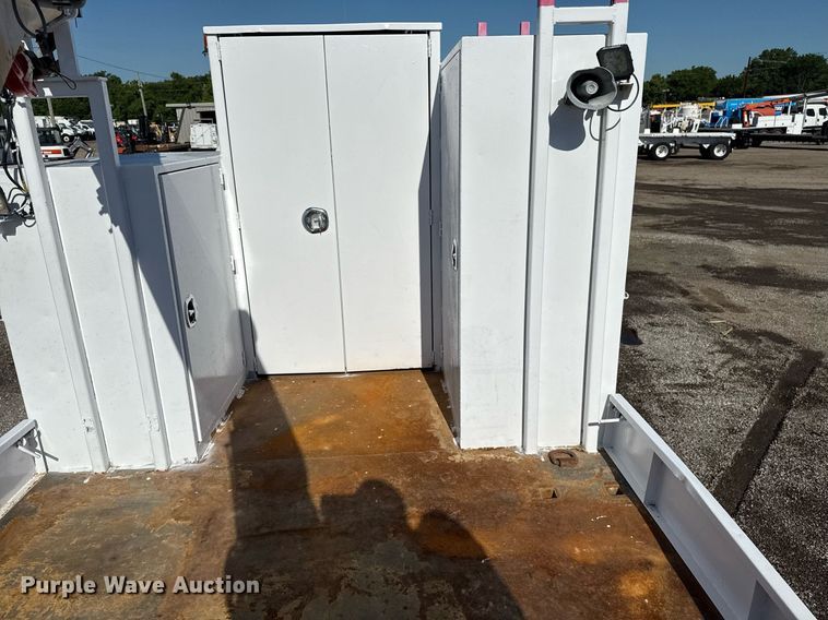 image for item EG5933 2006 Freightliner Business Class M2 Crew Cab utility / service truck