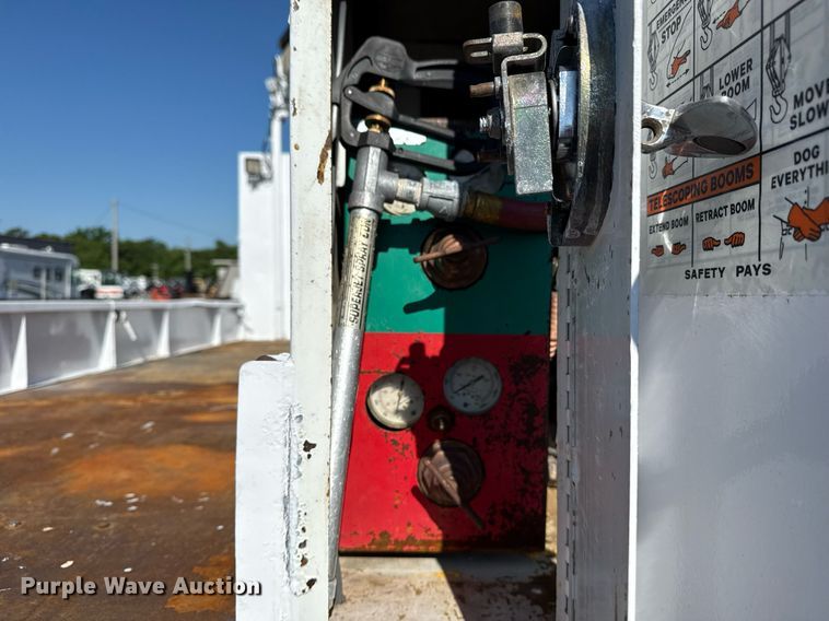 image for item EG5933 2006 Freightliner Business Class M2 Crew Cab utility / service truck