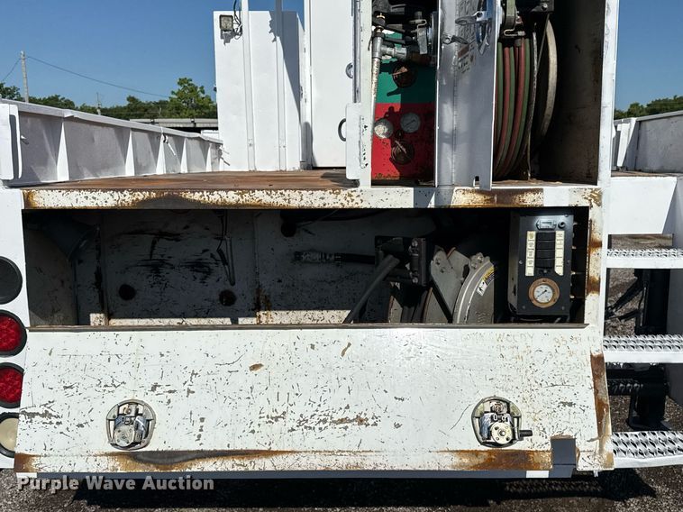 image for item EG5933 2006 Freightliner Business Class M2 Crew Cab utility / service truck