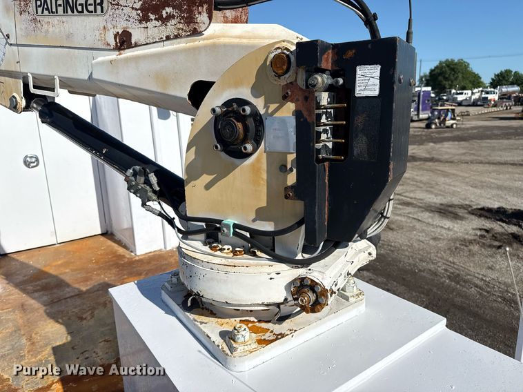 image for item EG5933 2006 Freightliner Business Class M2 Crew Cab utility / service truck