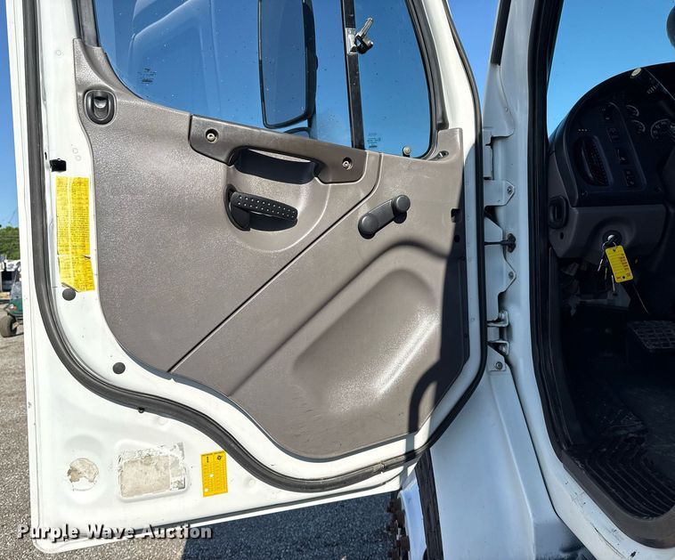 image for item EG5933 2006 Freightliner Business Class M2 Crew Cab utility / service truck