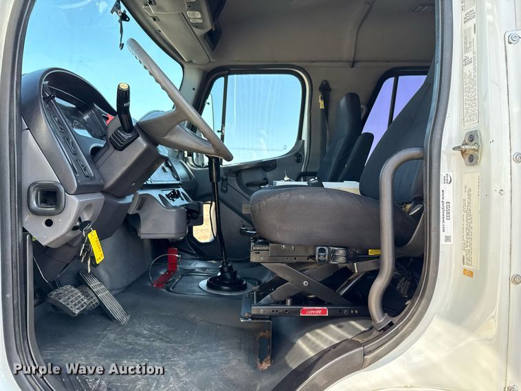 image for item EG5933 2006 Freightliner Business Class M2 Crew Cab utility / service truck