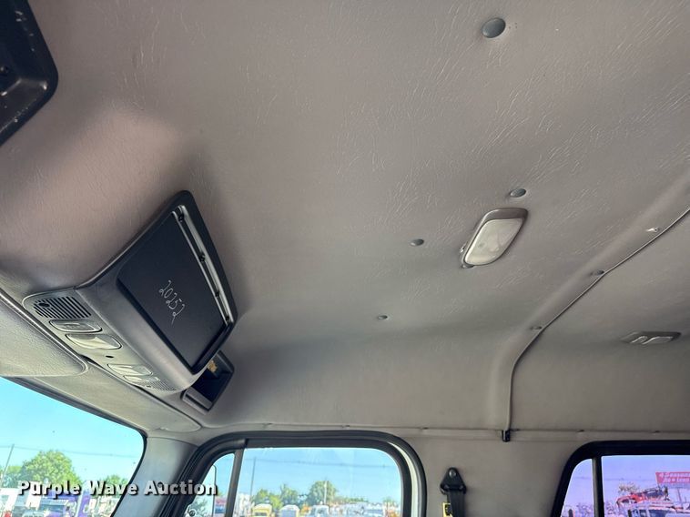 image for item EG5933 2006 Freightliner Business Class M2 Crew Cab utility / service truck