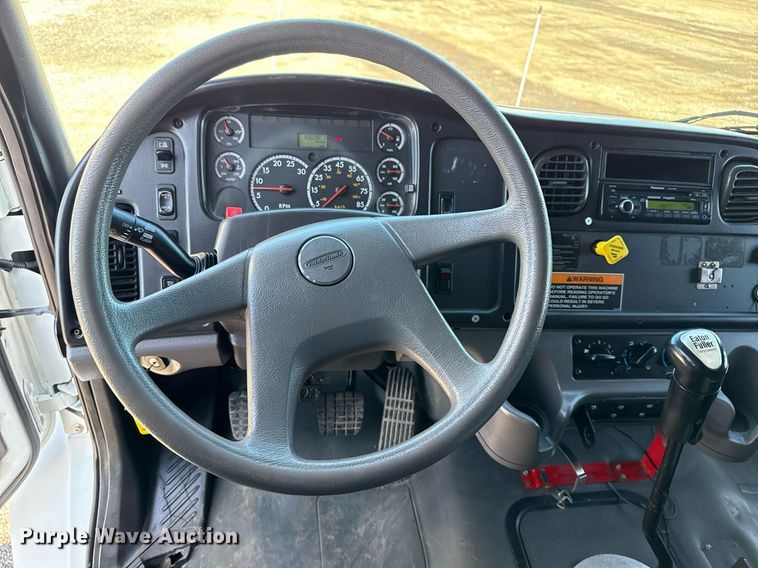 image for item EG5933 2006 Freightliner Business Class M2 Crew Cab utility / service truck