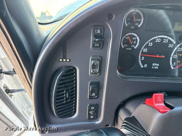 image for item EG5933 2006 Freightliner Business Class M2 Crew Cab utility / service truck