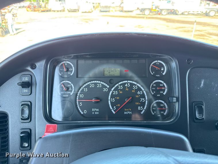 image for item EG5933 2006 Freightliner Business Class M2 Crew Cab utility / service truck