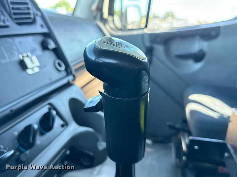 image for item EG5933 2006 Freightliner Business Class M2 Crew Cab utility / service truck