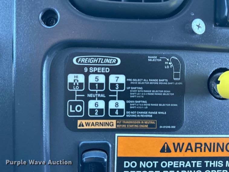 image for item EG5933 2006 Freightliner Business Class M2 Crew Cab utility / service truck